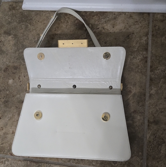 Vintage Salvatore Ferragamo Cream and Gold Shoulder Bag - Picture 5 of 16